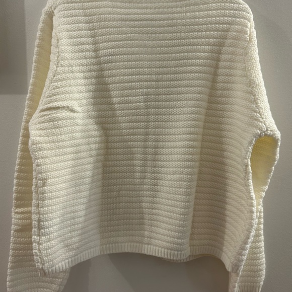 NWOT Women’s White Knit Cardigan Gold Buttons Pockets Size L Quiet Luxury - Picture 6 of 6